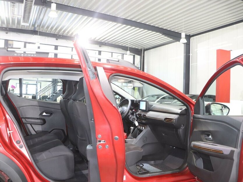 Sandero STEPWAY III 90 TCe Comfort / LED, KAMERA