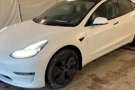 Tesla Model 3 30.000 km 30.940 &euro; Steinbach-Hallenberg OT Herges-Hallenberg 98587