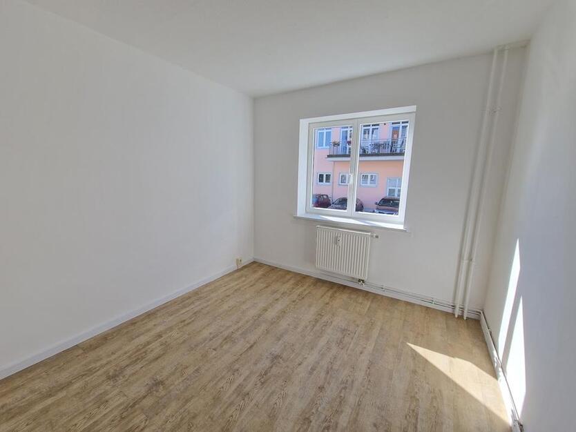 Wohnglück trifft auf Idylle - 2-Zimmer-EG-Wohnung mit Balkon in Neuruppin zu vermieten!
