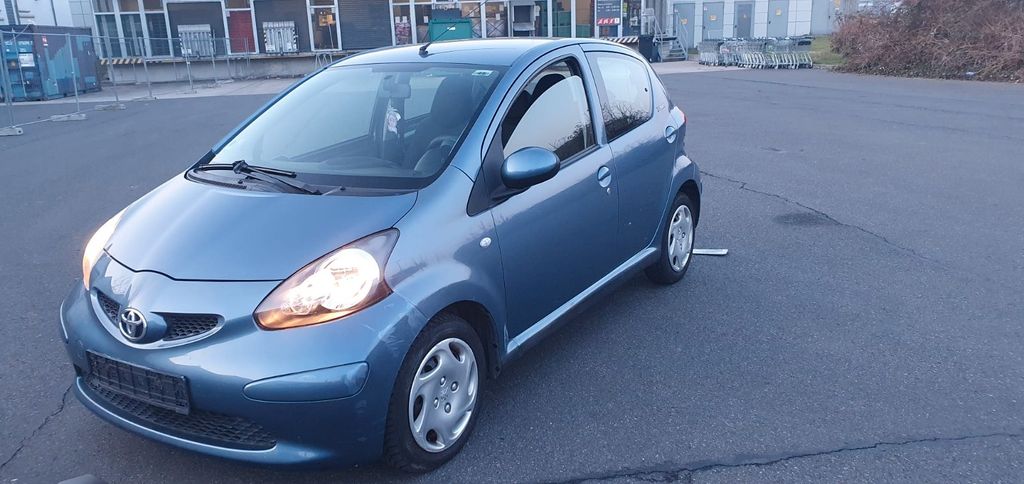 Toyota Aygo (X) 133.000 km 2.800 &euro; Frankfurt am Main 60386