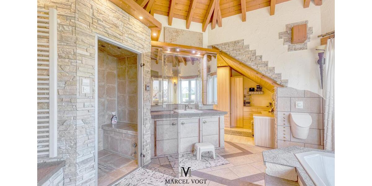 Großes Familienhaus mit Premium-Ausstattung und Vermietungsoption 8.5 zimmer