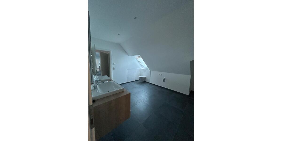 Dachgeschoßwohnung Bad Zwischenahn - 5 Zimmer, 125 m&sup2;, 1.500&euro; | Angebot:24565461