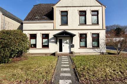 Haus Albersdorf - 9 Zimmer, 222 m&sup2;, 295.000&euro; | Angebot:25302052