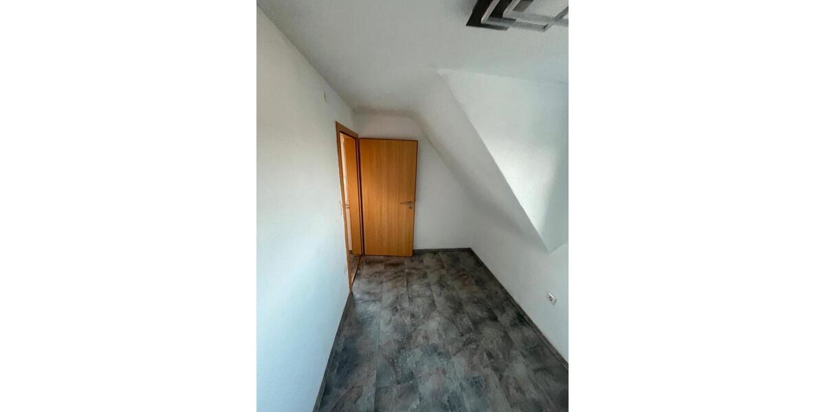 Dachgeschoßwohnung Mühlacker - 2.5 Zimmer, 60 m&sup2;, 700&euro; | Angebot:25995943