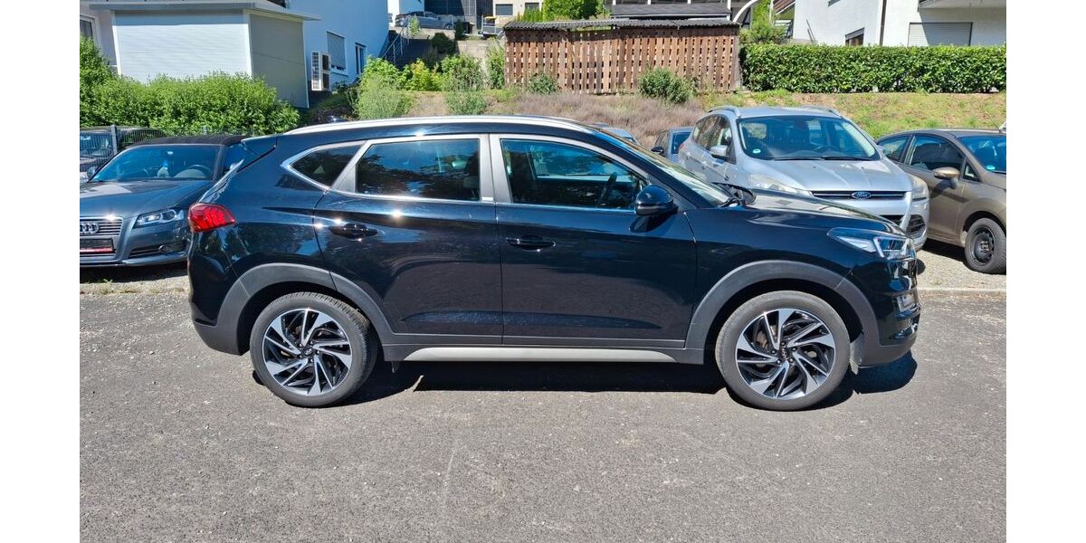 Hyundai TUCSON 68.000 km 18.300 &euro; Wiehl 51674