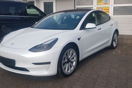 Tesla Model 3 42.921 km 29.990 &euro; Lingen (Ems) 49809
