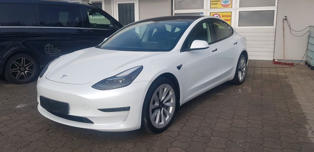 Tesla Model 3 42.921 km 29.990 &euro; Lingen (Ems) 49809