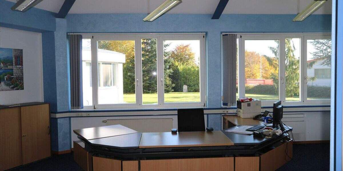 Gewerbeobjekt Herrieden Schernberg - 7 Zimmer, 220 m&sup2;, 2.528&euro; | Angebot:25733893