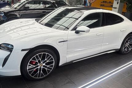 Porsche Taycan 63.000 km 57.990 &euro; Berlin 13158