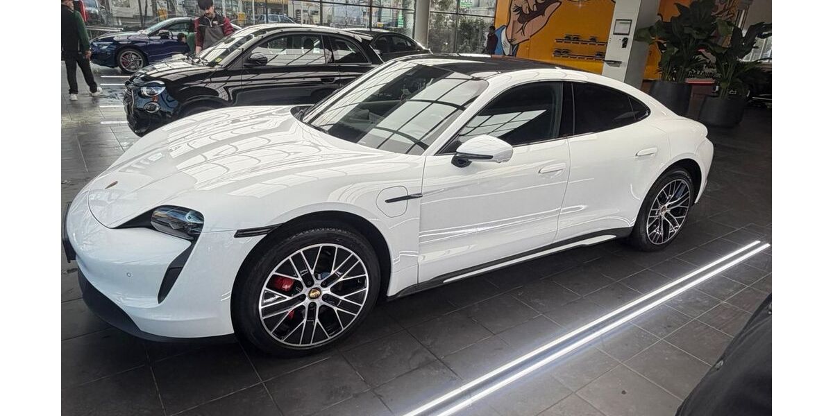 Porsche Taycan 63.000 km 57.990 &euro; Berlin 13158