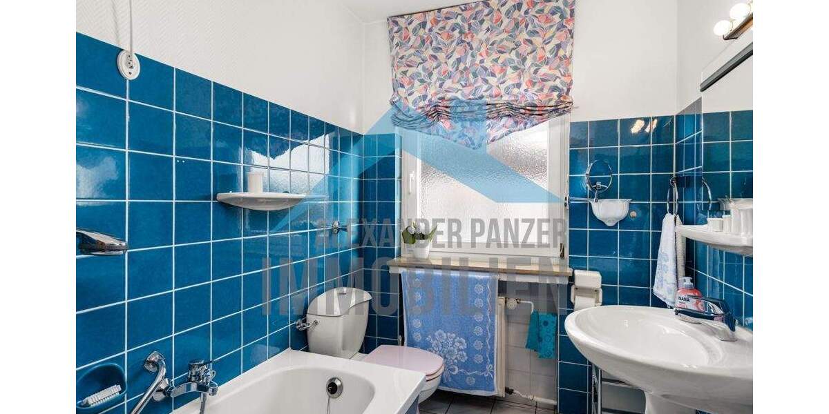 Großzügiges Zweifamilienhaus mit viel Platz in zentraler Lage von Lohfelden! 7 zimmer