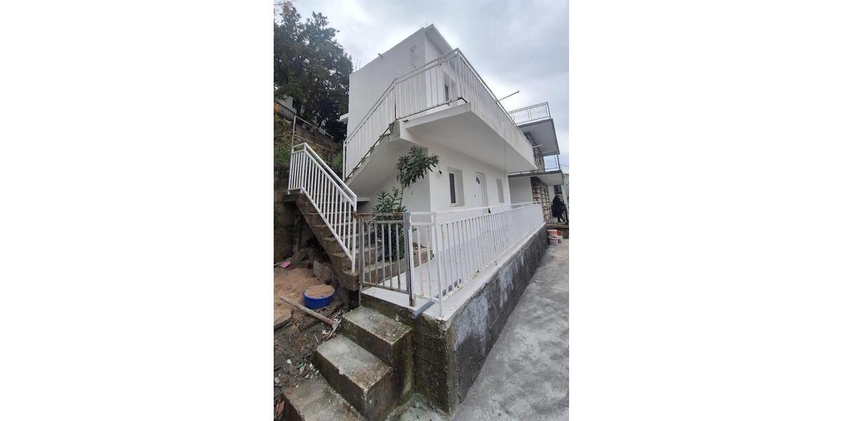 ZWEI HÄUSER AN DER STRANDMEILE SUTOMORE MONTENEGRO ZU VERKAUFEN 7 zimmer