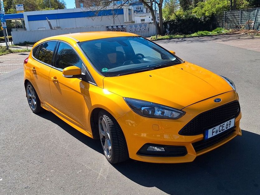 Ford Focus 88.000 km 17.300 € Frankfurt am Main 60598