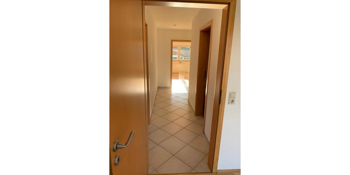 Attraktive 3 ZKB-Wohnung mit Balkon, Garage und Pkw-Stellplatz 3 zimmer