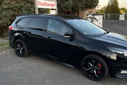 Ford Focus 176.000 km 12.200 &euro; Eschweiler 52249