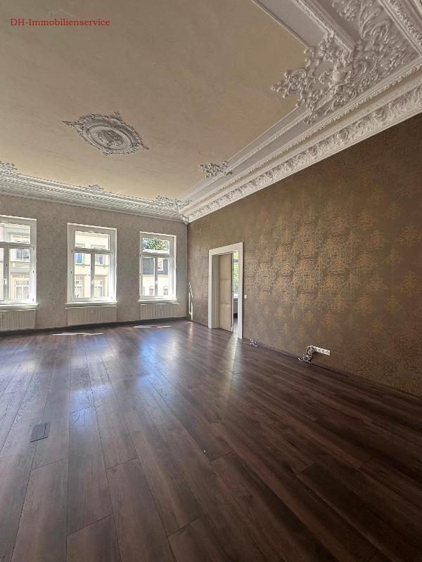 Luxuriöse 4-Raum-Wohnung mit ca. 154 m², Whirl-Poolwanne & einem gepflegten Garten in zentraler Lage von Meerane zimmer