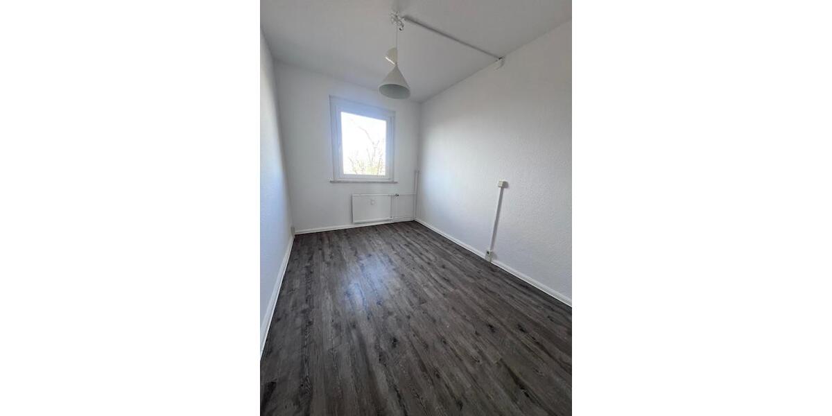 Etagenwohnung Halle (Saale) Silberhöhe - 5 Zimmer, 133 m&sup2;, 600&euro; | Angebot:25974501