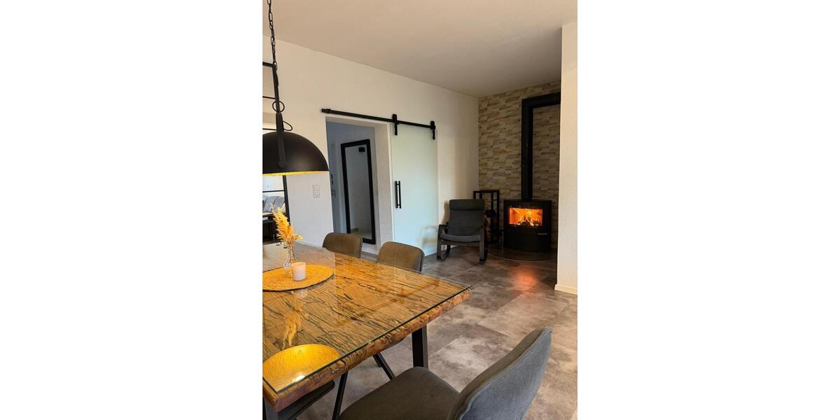 Charmantes Mittelhaus auf drei Ebenen mit modernem Ambiente zimmer