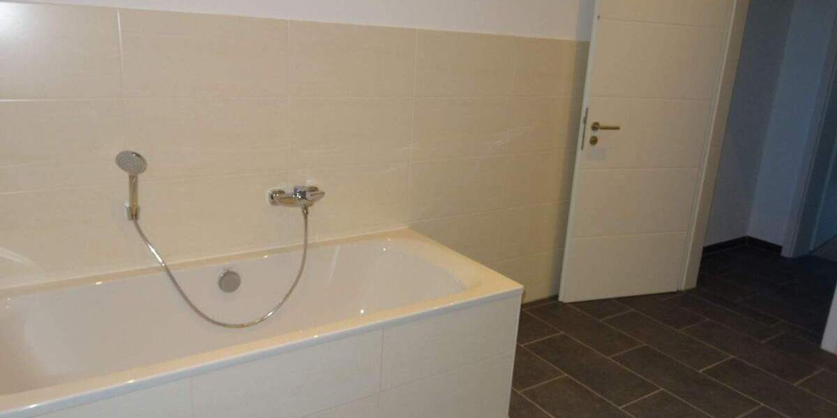 Zimmer Rathenow Rathenow West - 4 Zimmer, 145 m&sup2;, 1.160&euro; | Angebot:25665406