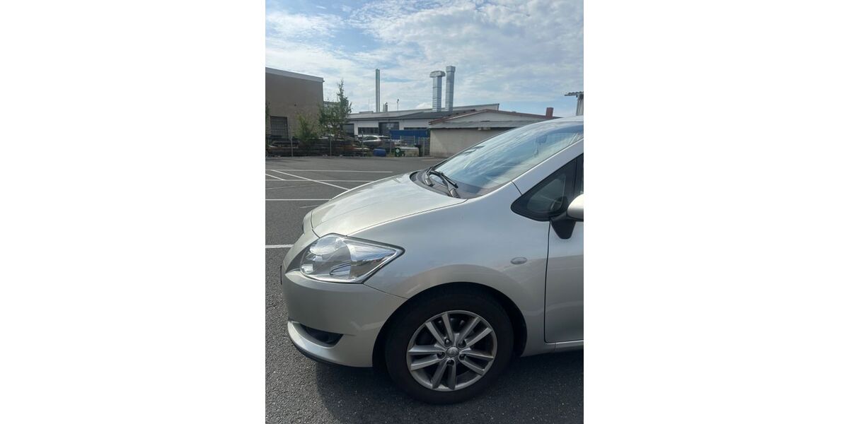 Toyota Auris 202.450 km 3.900 &euro; Nürnberg 90441