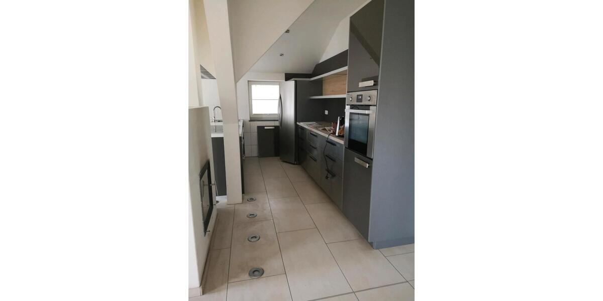 Etagenwohnung Albersdorf - 3 Zimmer, 150 m&sup2;, 1.000&euro; | Angebot:25102333