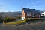 Ruhig gelegenes Wohnhaus mit Balkon, Terrasse, Garage, Carport und Aussicht in Gerolstein-Müllenborn 5 zimmer
