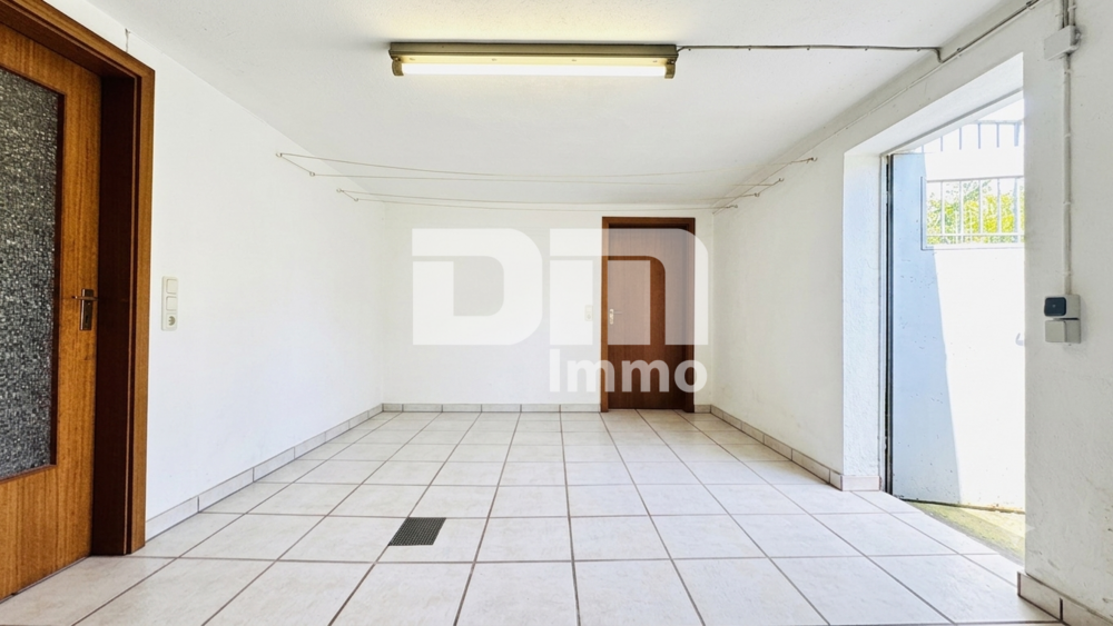 Solider Familien-Bungalow mit großem Potenzial in ruhiger Lage mit Wintergarten und Garage - Bungalow Calden | Angebot:26974963