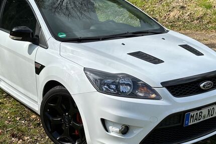 Ford Focus 151.000 km 11.500 € Olbernhau 09526