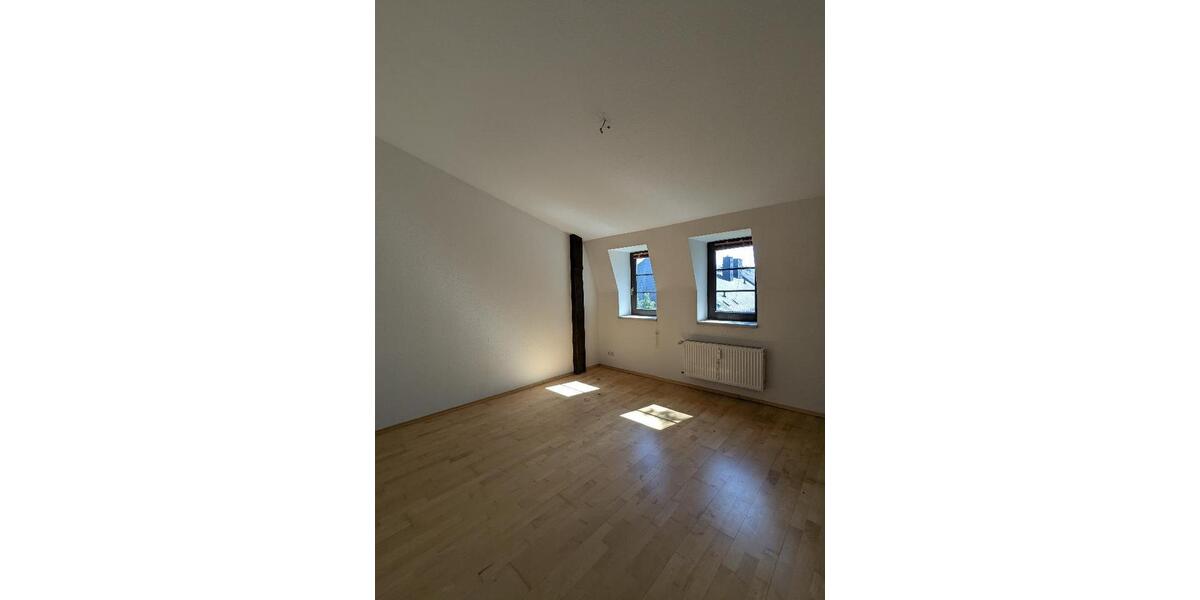 Dachgeschoßwohnung Chemnitz Altendorf - 5 Zimmer, 280 m&sup2;, 1.270&euro; | Angebot:25447488