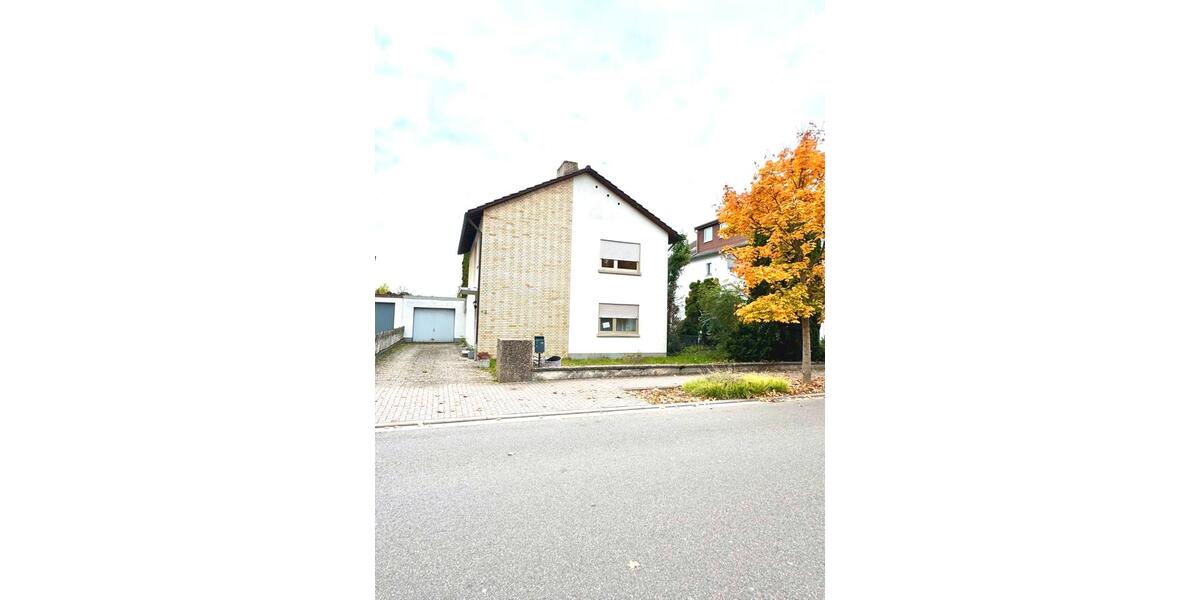 Alleinstehendes Einfamilienhaus mit großem Garten von PRIVAT 5 zimmer