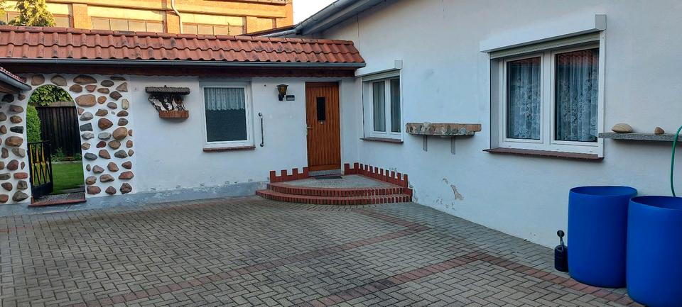 Reihenhaus Wesenberg - 9 Zimmer, 400 m&sup2;, 395.000&euro; | Angebot:26091800