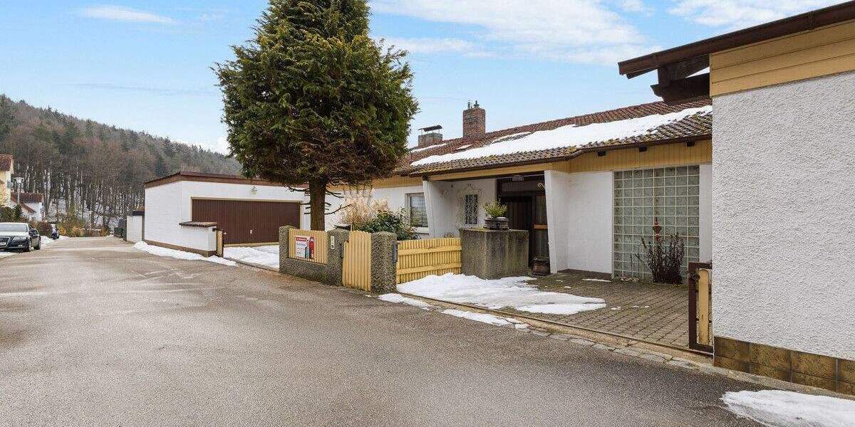Einfamilienhaus Undorf Undorf - 7 Zimmer, 208 m&sup2;, 599.000&euro; | Angebot:25779834