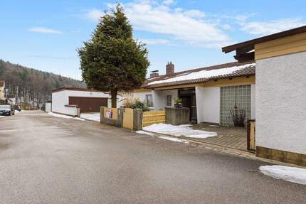 Haus Undorf Undorf - 7 Zimmer, 208 m&sup2;, 599.000&euro; | Angebot:25779834