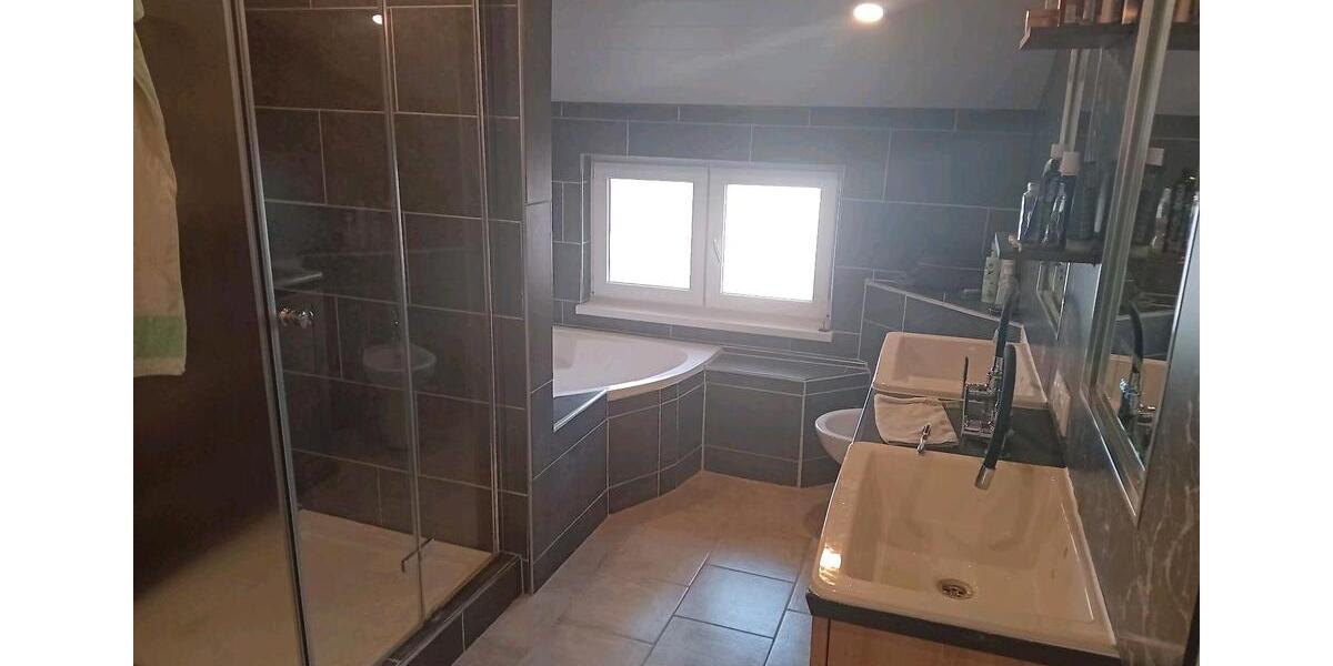 Einfamilienhaus Hamm (Sieg) - 5 Zimmer, 142 m&sup2;, 132.000&euro; | Angebot:25975746