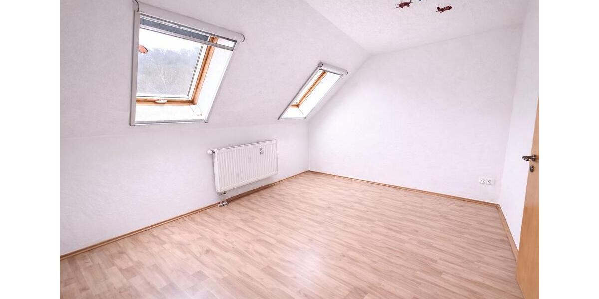 Dachgeschoßwohnung Drei Gleichen - 4 Zimmer, 111 m&sup2;, 1.000&euro; | Angebot:26006872