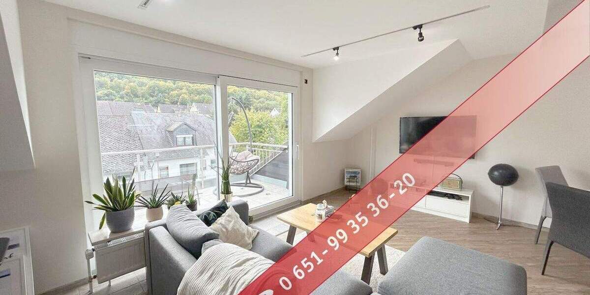 ca. 87 m² große, aufwändig sanierte, energieeffiziente, und helle Dachgeschosswohnung mit sonnigem Balkon - ideal für Paare ! 2 zimmer