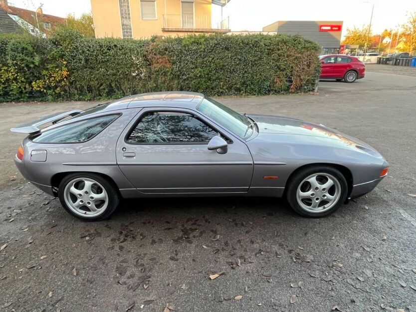928