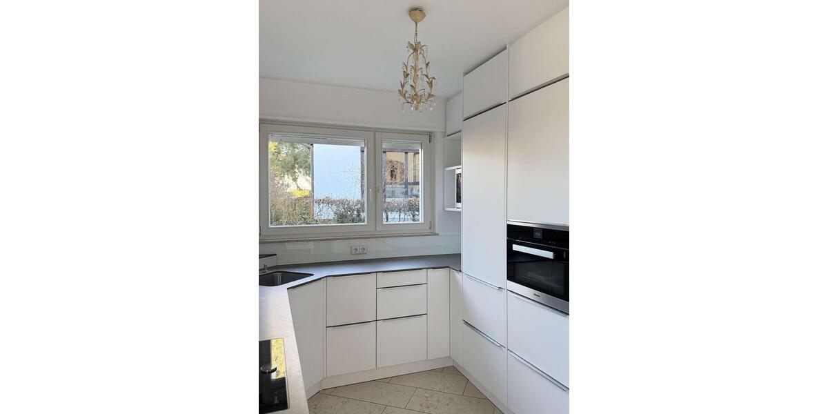 Ihr neues Zuhause in Nürtingen – Stilvoll renoviertes Einfamilienhaus mit Garten und Garagen 5.5 zimmer