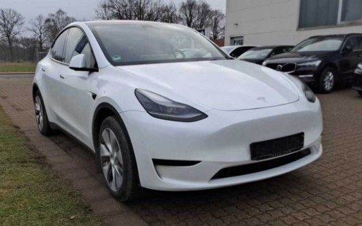 Tesla Model Y 42.000 km 37.970 &euro; Helmstedt 38350