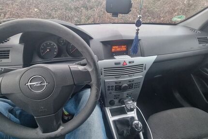 Opel Astra 161.000 km 2.700 &euro; Karben 61184
