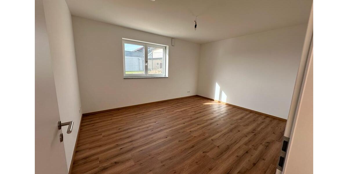 Erdgeschoßwohnung Cham - 3 Zimmer, 110 m&sup2;, 1.050&euro; | Angebot:26464356