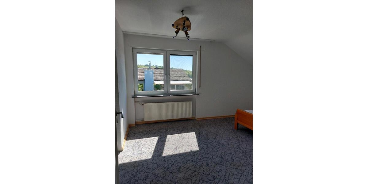 Dachgeschoßwohnung Aach - 2.5 Zimmer, 80 m&sup2;, 800&euro; | Angebot:26414082