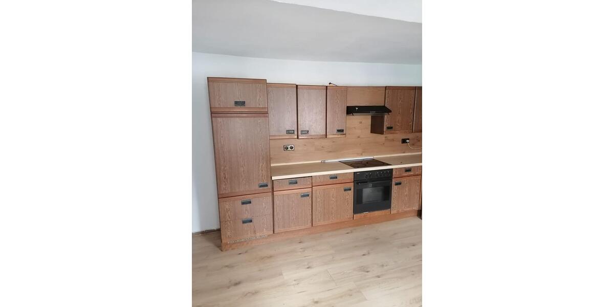 Etagenwohnung Winnweiler - 8 Zimmer, 200 m&sup2;, 1.500&euro; | Angebot:24703008