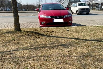 Honda Civic 120.000 km 13.600 € München 81477