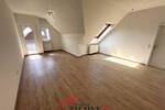 Gelegenheit, ab 01.10 frei! Schöne helle DG-Wohnung mit Balkon, Einbauküche und TG-Stellplatz! 2 zimmer