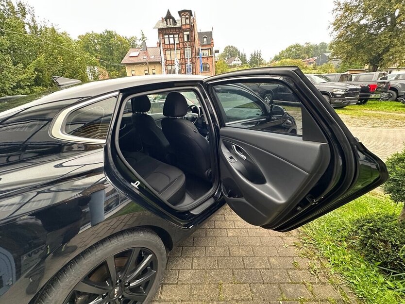 Hyundai i30 Fastback Fastback 1.4 T-GDI 140.000 km 11.990 € Rudolstadt 07407