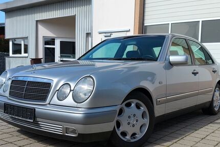 Mercedes-Benz 220 40.200 km 12.210 &euro; Römerberg 67354