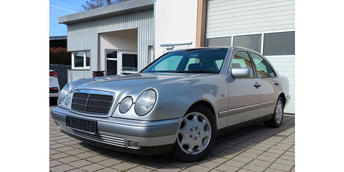 Mercedes-Benz 220 40.200 km 12.210 &euro; Römerberg 67354