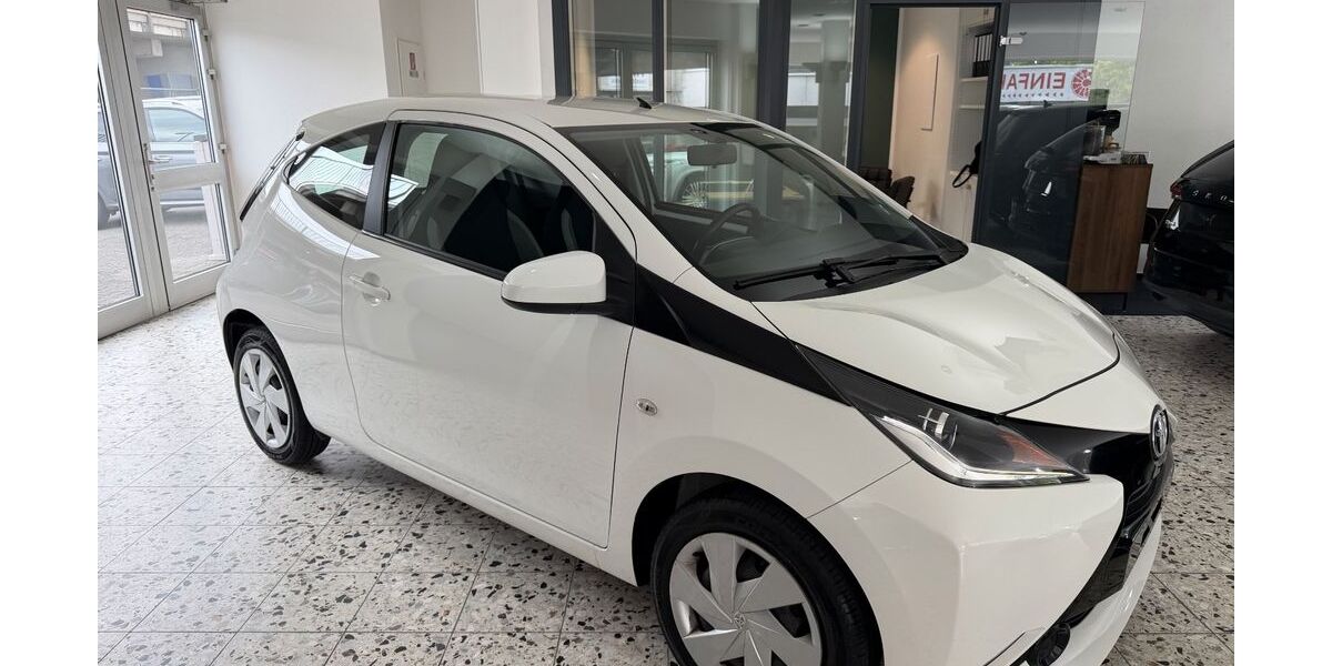 Toyota Aygo (X) 144.657 km 5.200 &euro; Remscheid 42853