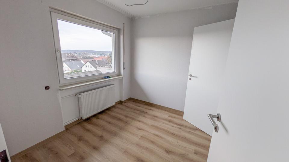 Dachgeschoßwohnung Bretten - 4 Zimmer, 84 m&sup2;, 890&euro; | Angebot:25989685